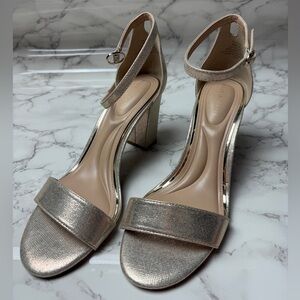 Kelly & Katie KK-Hailee Metallic Block Heel Sandals Women’s US Size 9M